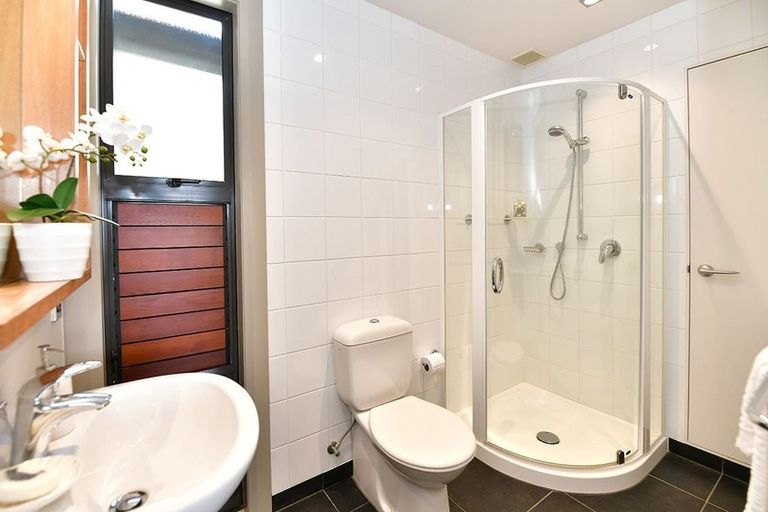 Photo of property in 37 Grovenor Drive, Orewa, 0931