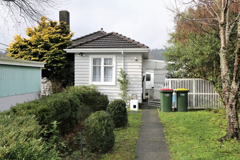 Photo of property in 5 Mcgowan Road, Wainuiomata, Lower Hutt, 5014