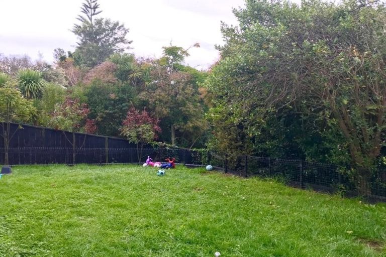 Photo of property in 2/35 Sunnynook Road, Forrest Hill, Auckland, 0620