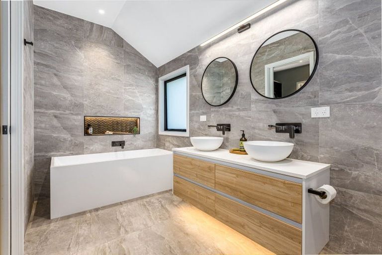 Photo of property in 106 Silverstream Road, Crofton Downs, Wellington, 6035