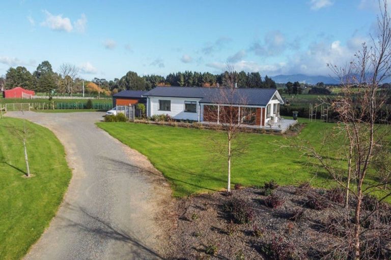 Photo of property in 77120a State Highway 2, Dannevirke, 4977
