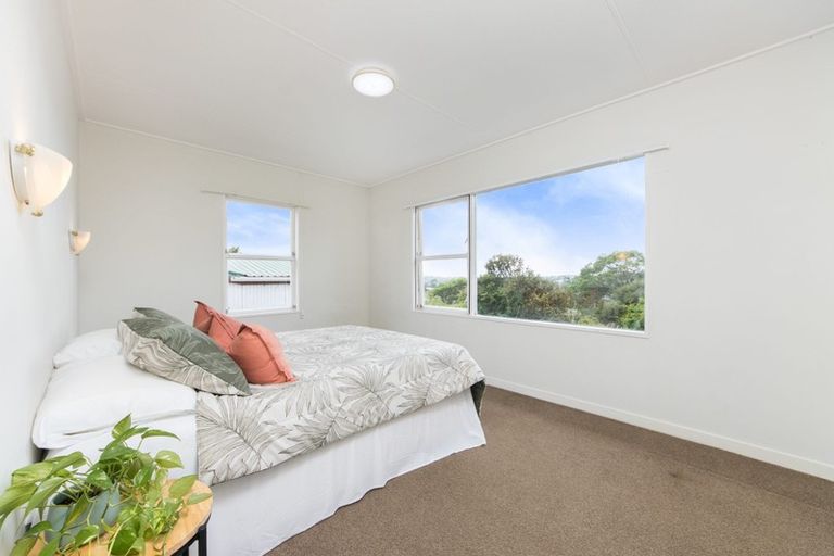 Photo of property in 6 Kia Ora Road, Beach Haven, Auckland, 0626