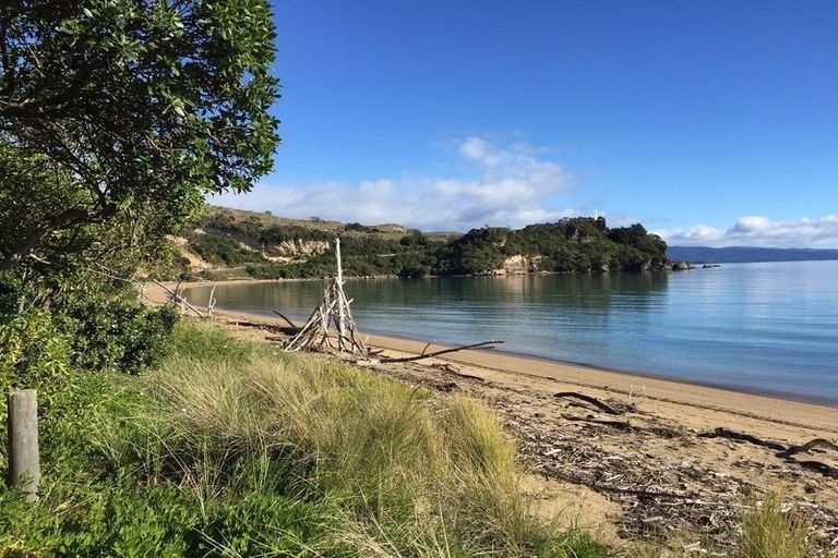 Photo of property in 1106 Abel Tasman Drive, Ligar Bay, Takaka, 7183