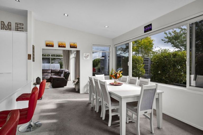 Photo of property in 27 Montague Grove, Stratford, 4332