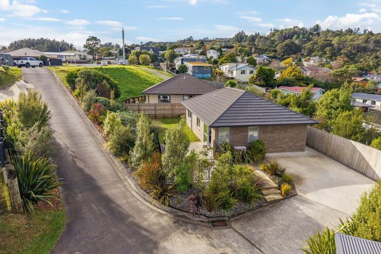 Photo of property in 92 Sunstone Crescent, Timberlea, Upper Hutt, 5018