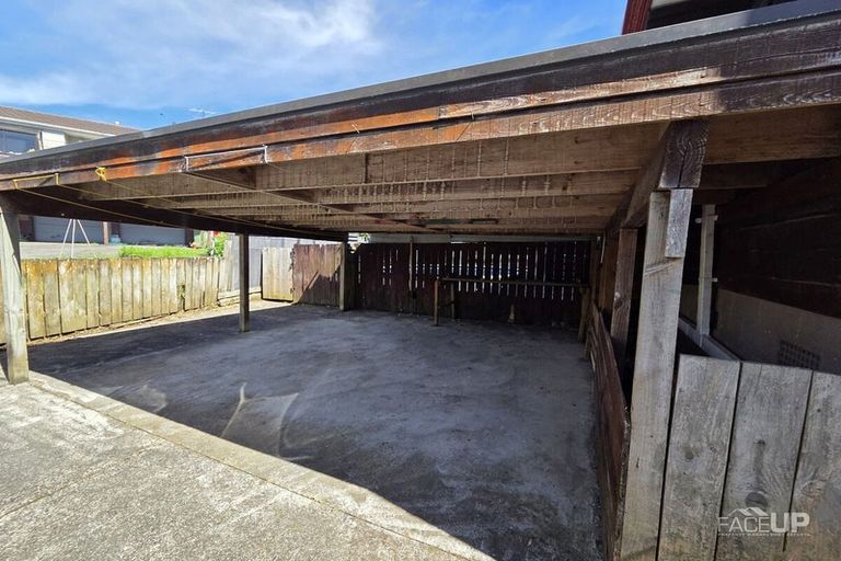 Photo of property in 1/179 Wiseley Road, West Harbour, Auckland, 0618