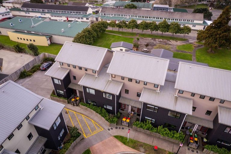 Photo of property in 37 Eileen Newey Place, Henderson, Auckland, 0612