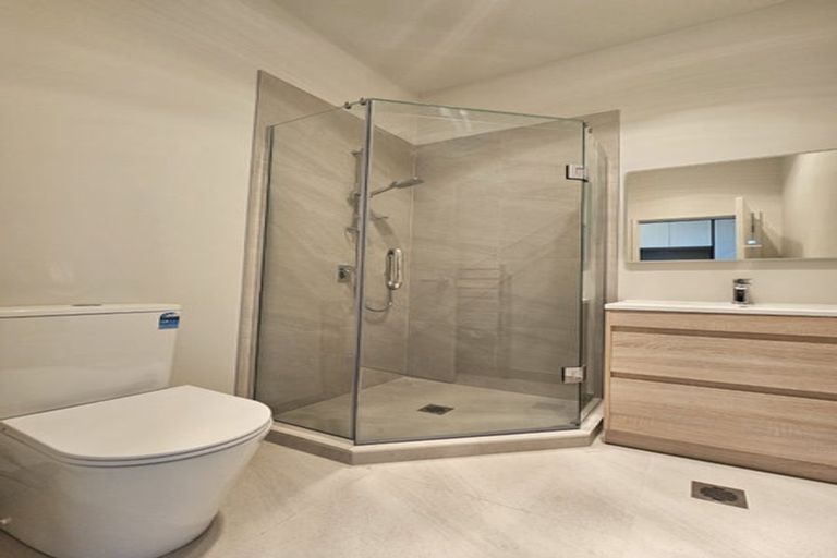 Photo of property in 11 Seymour Road, Sunnyvale, Auckland, 0612