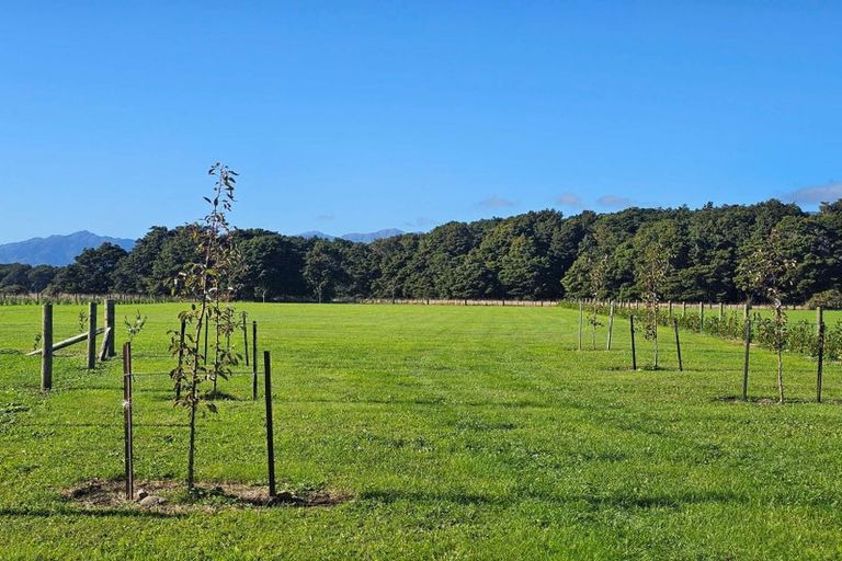 Photo of property in 35 Woven Stone Way, Ohau, 5570