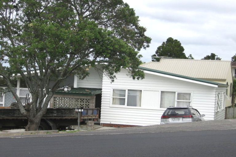 Photo of property in 1/302 Glenfield Road, Glenfield, Auckland, 0629