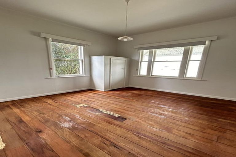 Photo of property in 28 Seddon Street, Levin, 5510