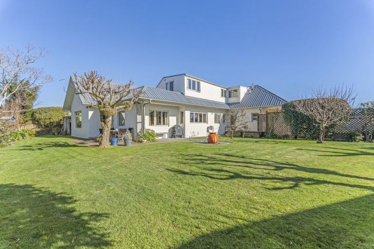 Photo of property in 3 Waiwera Place, Merrilands, New Plymouth, 4312