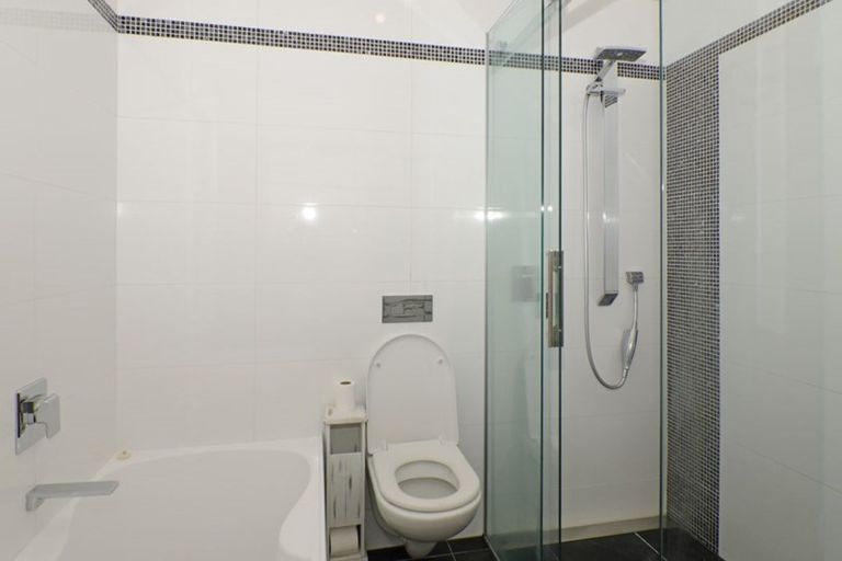 Photo of property in 25 Pinnacle Street, Seatoun, Wellington, 6022