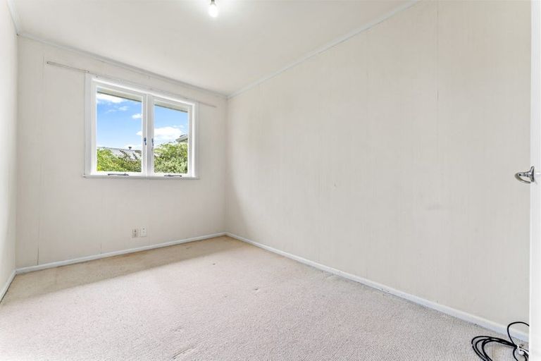 Photo of property in 30 Ozich Avenue, Te Atatu South, Auckland, 0610