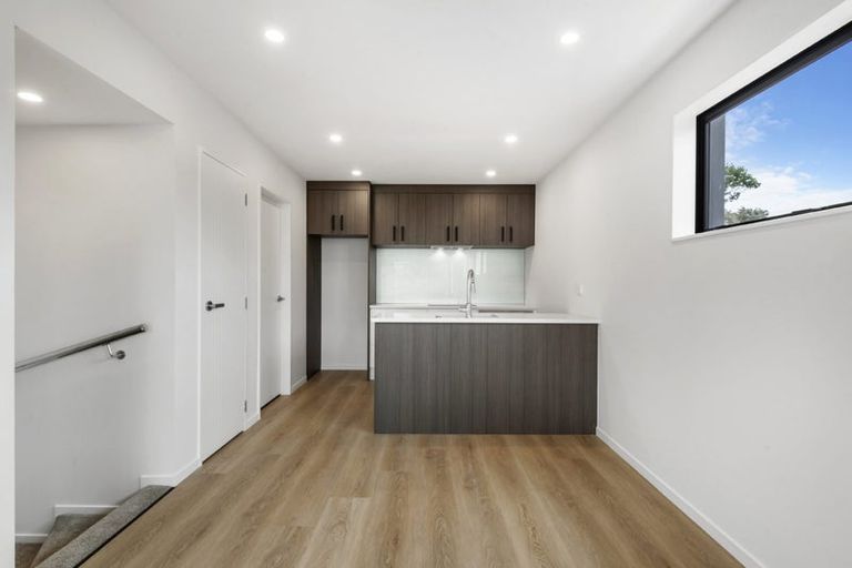 Photo of property in 94 Godley Road, Green Bay, Auckland, 0604