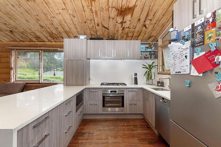 Photo of property in 55 Rimutaka Place, Titirangi, Auckland, 0604