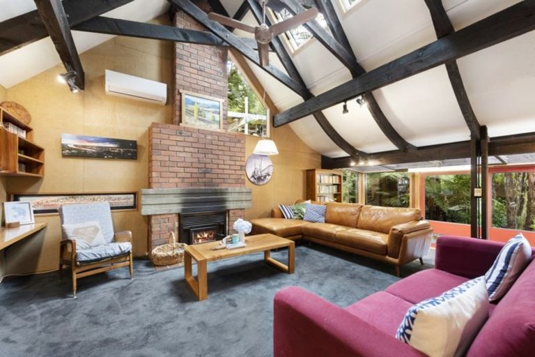 Photo of property in 77 Wyndham Road, Pinehaven, Upper Hutt, 5019
