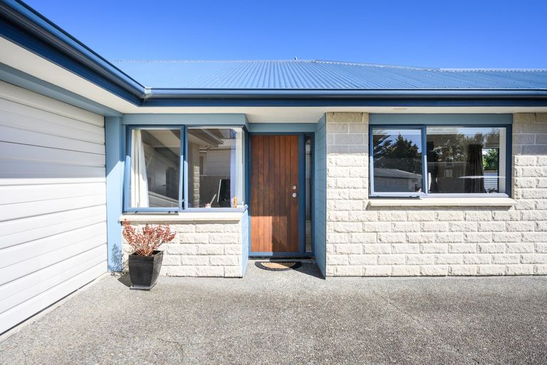 Photo of property in 32 Somerset Crescent, Highbury, Palmerston North, 4412