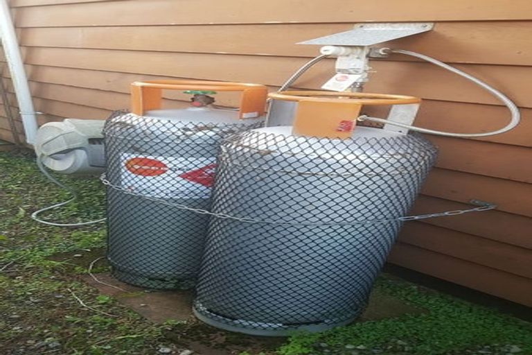 Photo of property in 38a Sunnynook Road, Sunnynook, Auckland, 0620