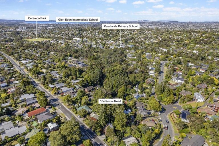 Photo of property in 104 Konini Road, Titirangi, Auckland, 0604