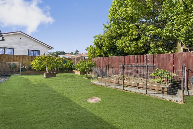 Photo of property in 8 Orakau Road, Mangere East, Auckland, 2024