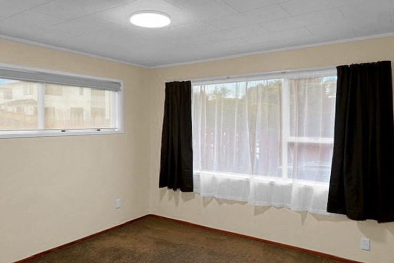 Photo of property in 77 Riverpark Crescent, Henderson, Auckland, 0610