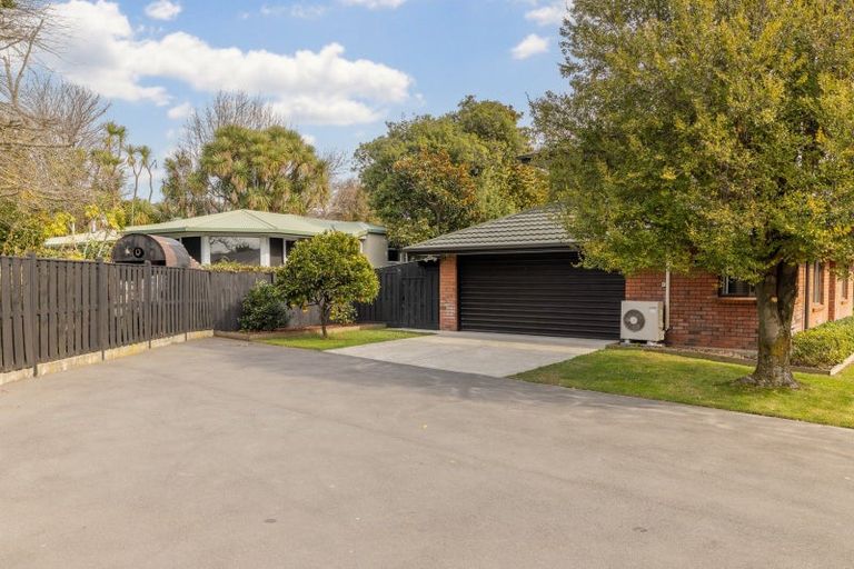 Photo of property in 10 Castle Way, Beckenham, Christchurch, 8023