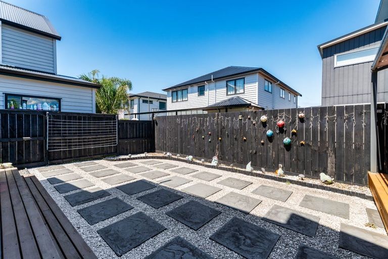 Photo of property in 5 Kearns Drive, Hobsonville, Auckland, 0616