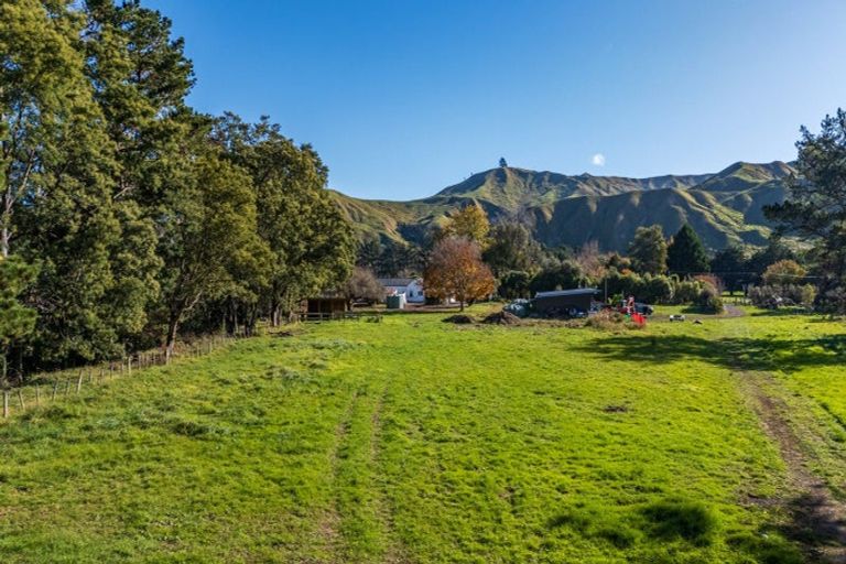 Photo of property in 172 Moeraki Road, Hinakura, Martinborough, 5784