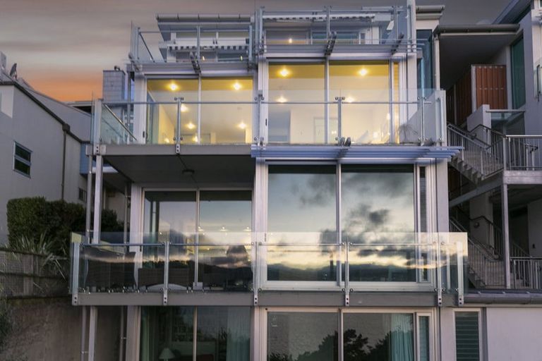 Photo of property in 1/22 The Crescent, Roseneath, Wellington, 6011
