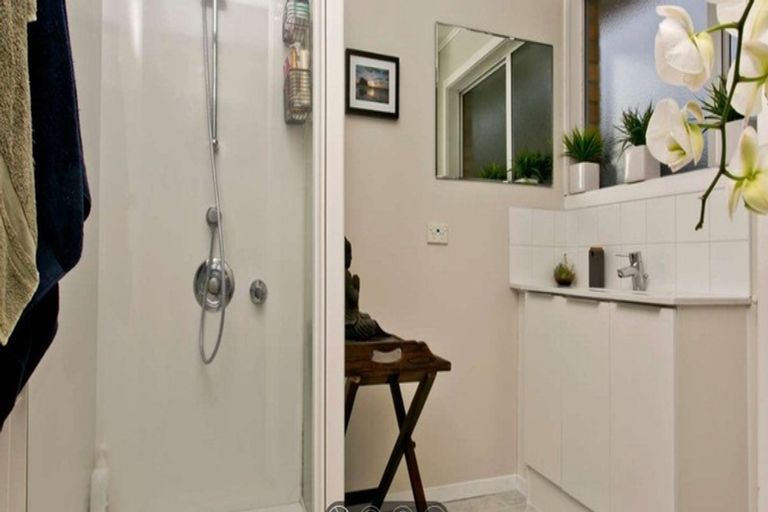 Photo of property in 1/108 Canongate Street, Birkdale, Auckland, 0626