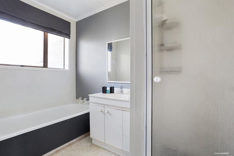 Photo of property in 2/10 Kentigern Close, Pakuranga, Auckland, 2010