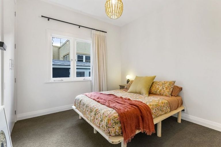 Photo of property in 120 Island Bay Road, Beach Haven, Auckland, 0626
