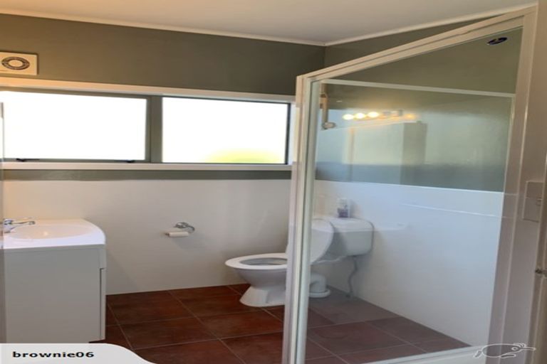 Photo of property in 21f7 Collins Avenue, Tawa, Wellington, 5028