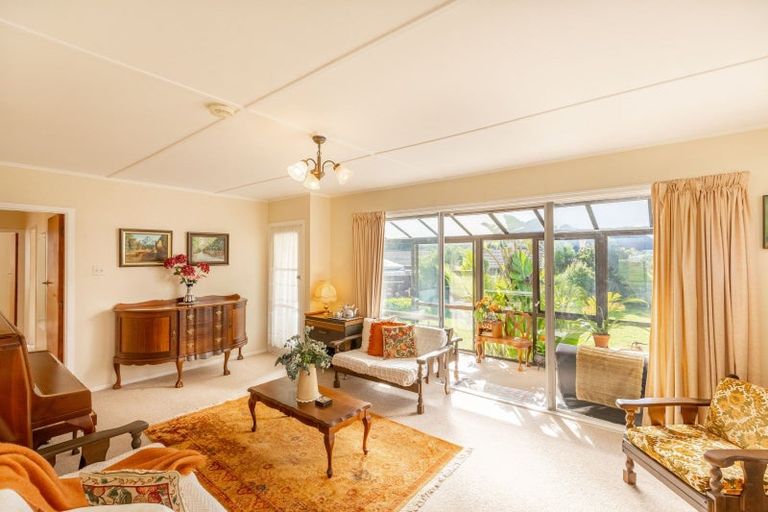 Photo of property in 6 Kaitawa Crescent, Paraparaumu, 5032