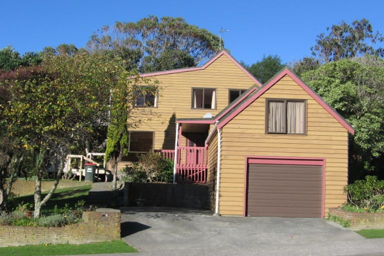 Photo of property in 84 Churton Drive, Churton Park, Wellington, 6037