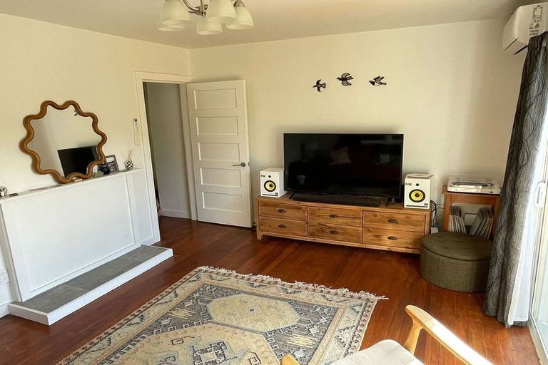 Photo of property in 138 Miromiro Road, Normandale, Lower Hutt, 5010