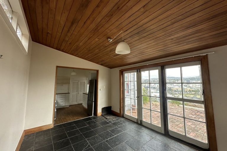 Photo of property in 11 Vogel Street, Mount Victoria, Wellington, 6011