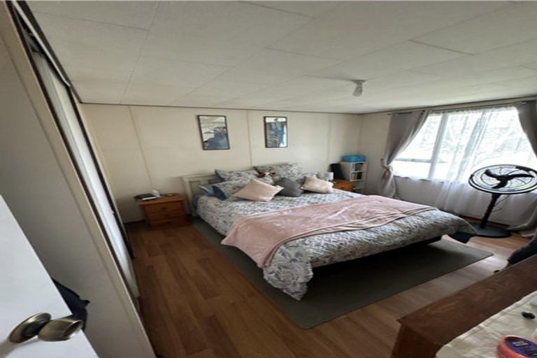 Photo of property in 2 Jumento Place, Unsworth Heights, Auckland, 0632
