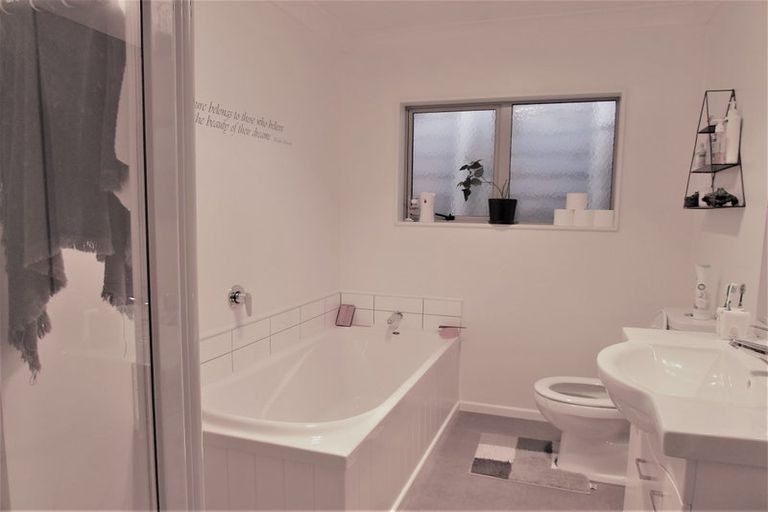 Photo of property in 15 Speldhurst Grove, Stokes Valley, Lower Hutt, 5019