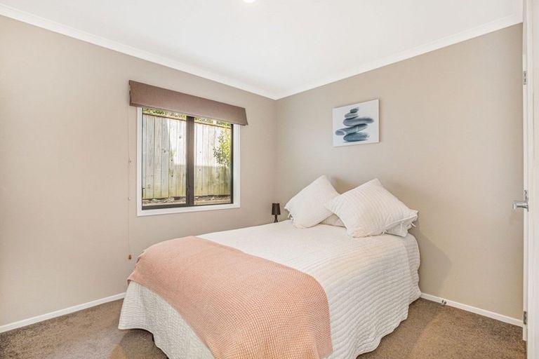 Photo of property in 19b Lyndhurst Road, Tawa, Wellington, 5028
