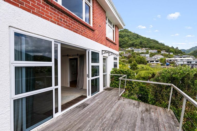 Photo of property in 15 Taranaki Street, Picton, 7220