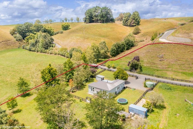 Photo of property in 15 Maharakeke Road, Waipukurau, 4281