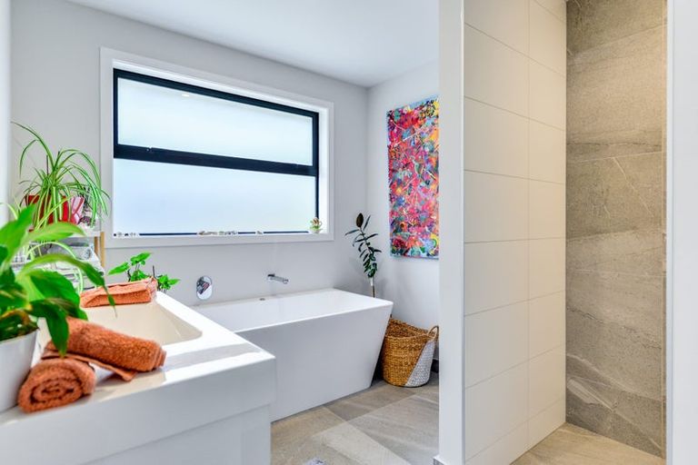 Photo of property in 2 Alan Livingston Drive, Cambridge, 3434