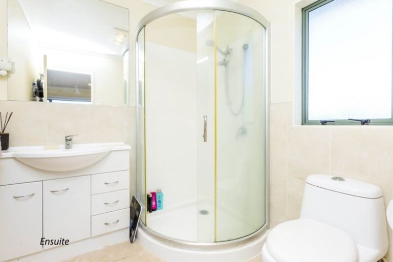 Photo of property in 8 Ronald Scott Grove, Riverstone Terraces, Upper Hutt, 5018