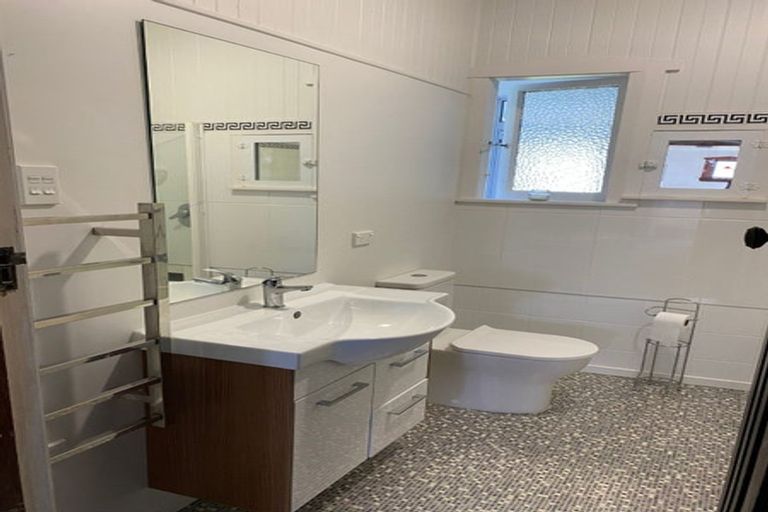 Photo of property in 94 Endeavour Street, Lyall Bay, Wellington, 6022