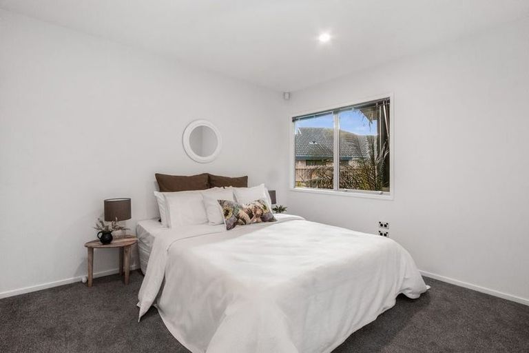 Photo of property in 37 Lothian Brae, Wattle Downs, Auckland, 2103