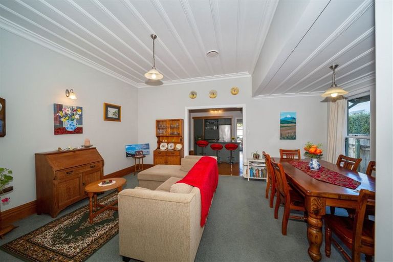 Photo of property in 237 South Road, Hawera, 4610