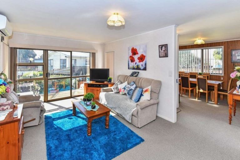 Photo of property in 14 Le Havre Place, Takanini, 2112