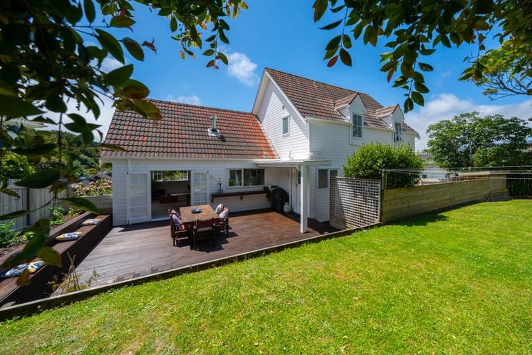 Photo of property in 2 Newnham Court, Tawa, Wellington, 5028